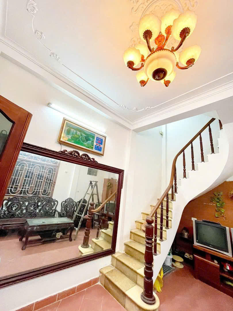 Cho thuê nhà Phố Hương Viên, Hai Bà Trưng 5 tầng x 30m2 làm VP, hoặc ở hộ gđ, 12 Triệu - Ảnh chính